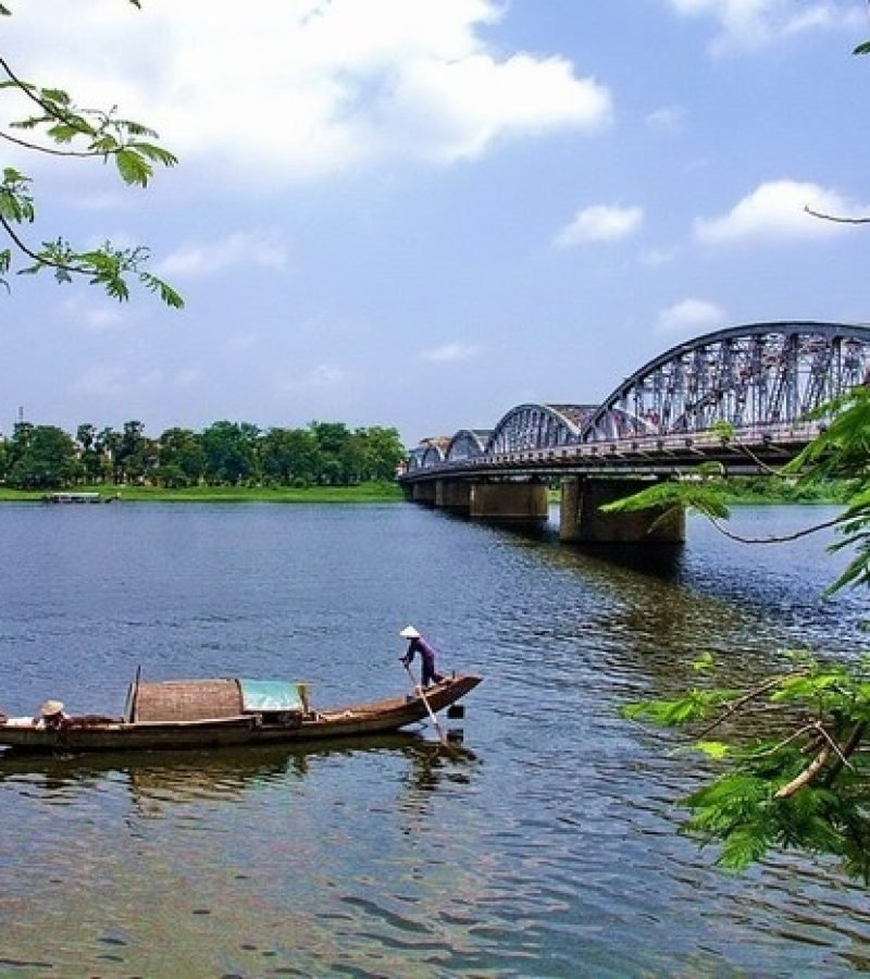 huong-river-in-autumn-sunlight